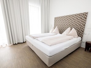 1 habitación y muebles diferentes 
