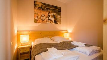 Apartment | 2 bedrooms, individually furnished, WiFi, bed sheets