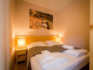 Appartement | 2 chambres, ameublement unique, Wi-Fi, literie fournie