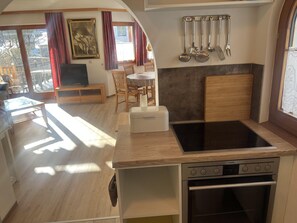 Apartment | Private kitchen - Sunlit Apartment near Ski Area in Schladming (Schladming)