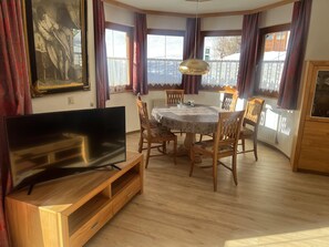 Apartment | Dining - Sunlit Apartment near Ski Area in Schladming (Schladming)