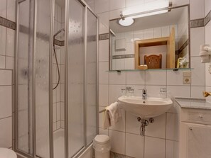 Shower, hair dryer, towels - Attractive Apartment in Sankt Anton am Arlberg near Ski Area (Sankt Anton am Arlberg)