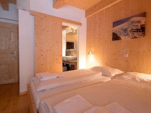 Chalet | 5 bedrooms, individually furnished