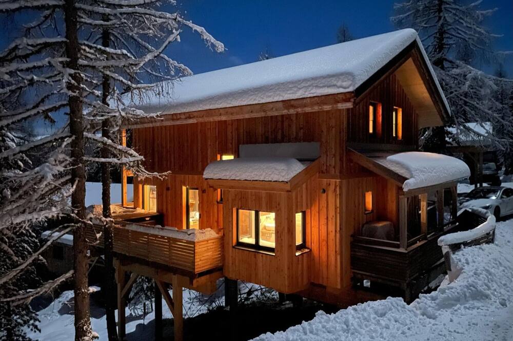 Peaceful Chalet in Turracherhöhe with Indoor Hot Tub