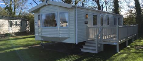 المنشأة من الخارج