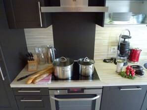 Réfrigérateur, four, plaque de cuisson, lave-vaisselle