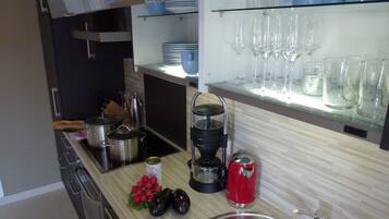 Kühlschrank, Ofen, Herdplatte, Geschirrspüler