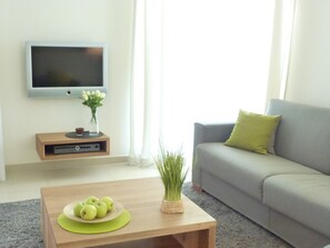 TV, DVD player, stereo - Bright apartment with elevator, wellness area, fitness, sauna, families, WiFi (Niendorf)