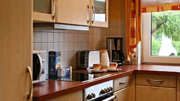 Cottage, 3 Bedrooms, Balcony (Anneliese) | Private kitchen