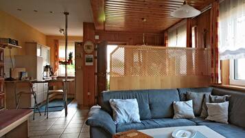 Cottage, 3 phòng ngủ, ban công (Anneliese) | Phòng khách