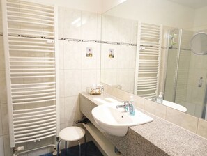 Shower, hair dryer, towels, soap - House sea view WM110 - WM110 (Kühlungsborn)