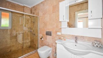 Villa (5 Bedrooms) | Bathroom