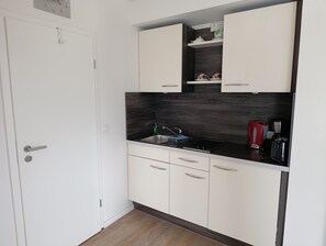 Fridge, coffee/tea maker, electric kettle, toaster - Apartment Rosenhof 18 - Wh. 18 (Kühlungsborn)