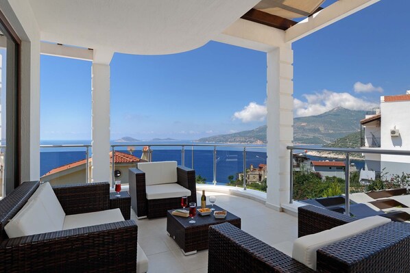 Villa (3 Bedrooms) | Terrasse/gårdhave