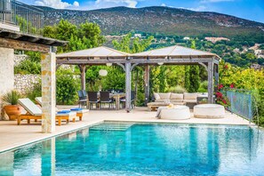 Kolam renang outdoor