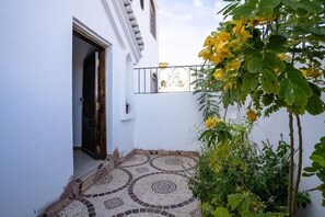 Exterior detail - Light House Palace 2 (Dahab)