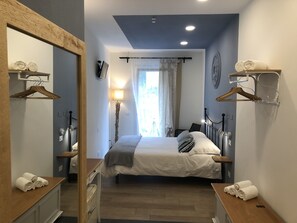 Quarto casal | Roupas de cama premium, individualmente decorados, escrivaninha