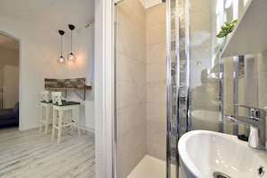 Bathroom - Petit Main Square Apartment (Zagreb)