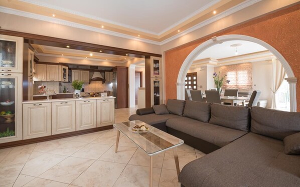 Apartment, 3 Bedrooms | Living area