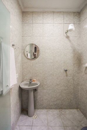 Triple Room, Multiple Beds | Bathroom