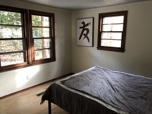 2 quartos, ferros/tábuas de passar roupa, Wi-Fi, roupa de cama