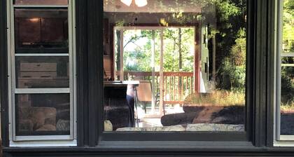 Winter mtn views 2 min. to center, fireplace: Monthly rentals welcome!