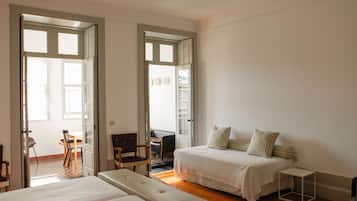 Family Studio Suite | Blackout drapes, iron/ironing board, free WiFi, bed sheets