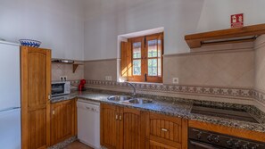 Réfrigérateur, micro-ondes, four, lave-vaisselle