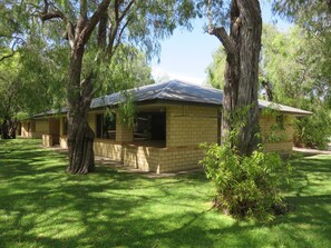 Hideaway Villa | 2 bedrooms, iron/ironing board, free cribs/infant beds, bed sheets