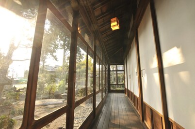 A 100yearold old private house Would you like t - Jin Cang Court / Marugame Kagawa