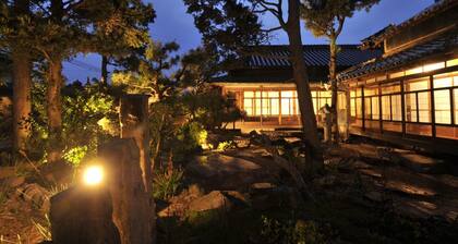 A 100yearold old private house Would you like t - Jin Cang Court / Marugame Kagawa