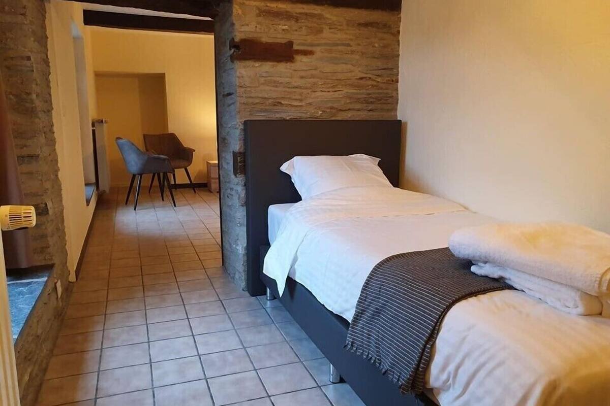 Hochwertige Bettwaren, Schreibtisch, schallisolierte Zimmer