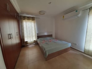 In-room safe, laptop workspace, blackout curtains, soundproofing - Jasmine Apartments (Madina)