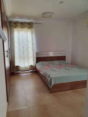 In-room safe, laptop workspace, blackout curtains, soundproofing