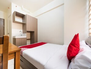 Standard Double Room | Desk, free WiFi