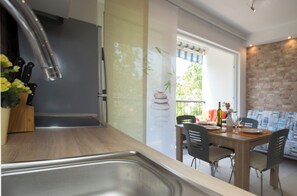 Lägenhet (A1) | Eget kök | Kylskåp, mikrovågsugn, ugn och spishäll