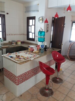 冰箱、微波炉、烤箱、炉灶