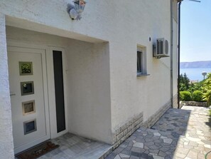 Entrée de l’hébergement