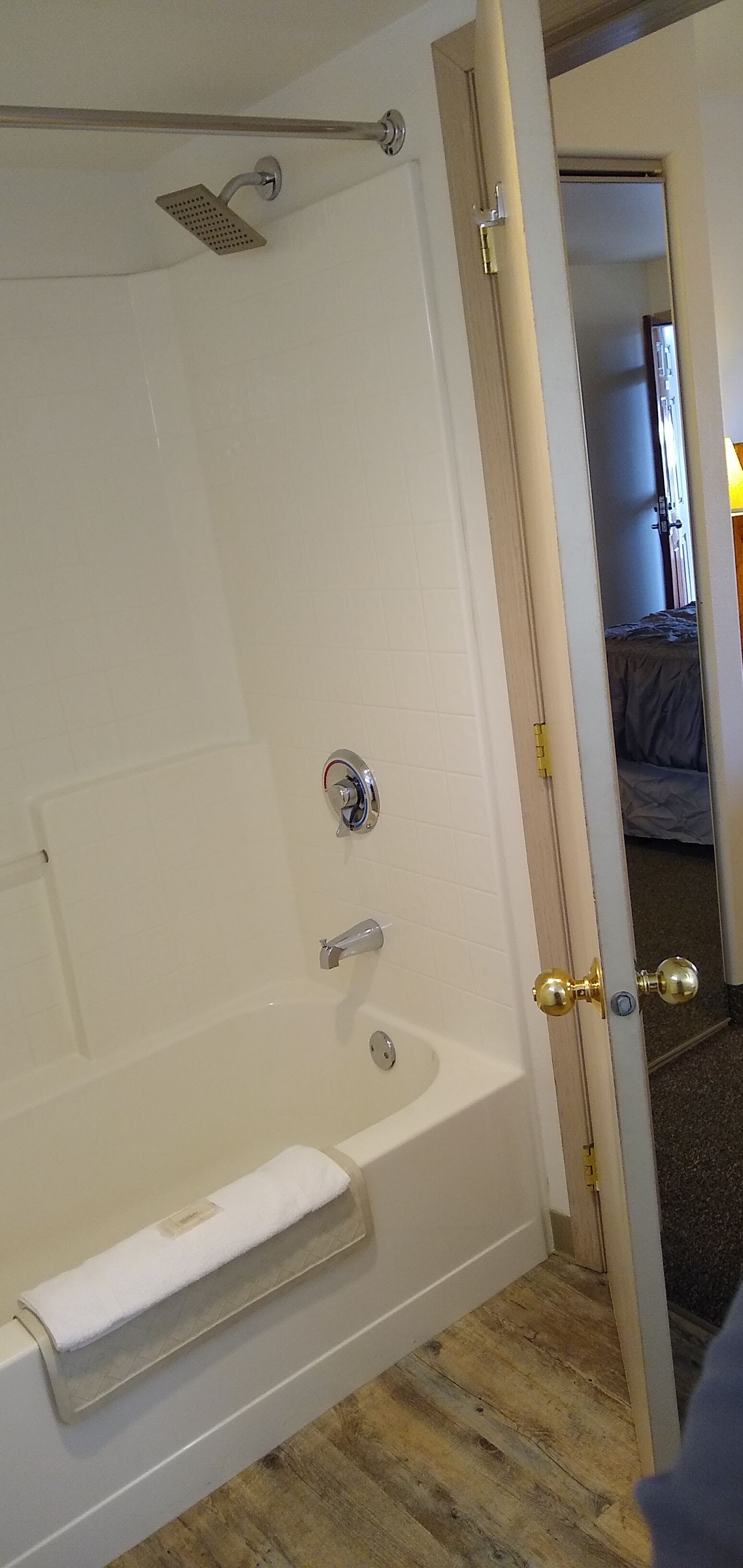 Suite estándar, 1 habitación, baño privado (King Suite) | Wifi gratis y ropa de cama