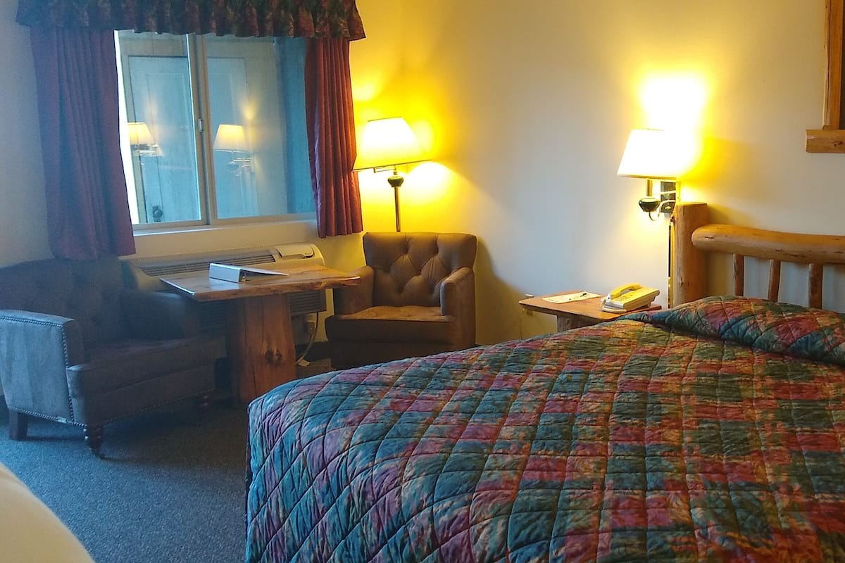 스탠다드룸, 침실 1개, 장애인 지원, 전용 욕실 (Handicap Accessible King Suite) | 무료 WiFi, 침대 시트