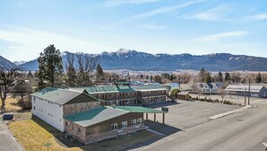 Unclassified image, 4 of 19, button - The Ponderosa Motel (Enterprise)
