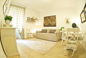 Appartement, 1 chambre | Coin séjour | Télévision LCD