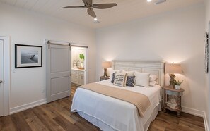 3 habitaciones, tabla de planchar con plancha, wifi y ropa de cama 