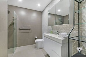 Hair dryer - KOZYGURU | Waitara | Kozy 2 Bed APT | Walk to Train Station | NWA008 (Waitara)