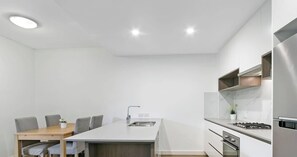 Fridge, microwave, oven, stovetop - KOZYGURU | Waitara | Kozy 2 Bed APT | Walk to Train Station | NWA008 (Waitara)