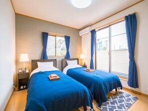 3 habitaciones, escritorio, tabla de planchar con plancha y wifi gratis 