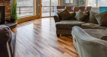 Heated Pool, Hot tub, pickleball, Sleeps 10, 70 acres to explore. Copper Ridge