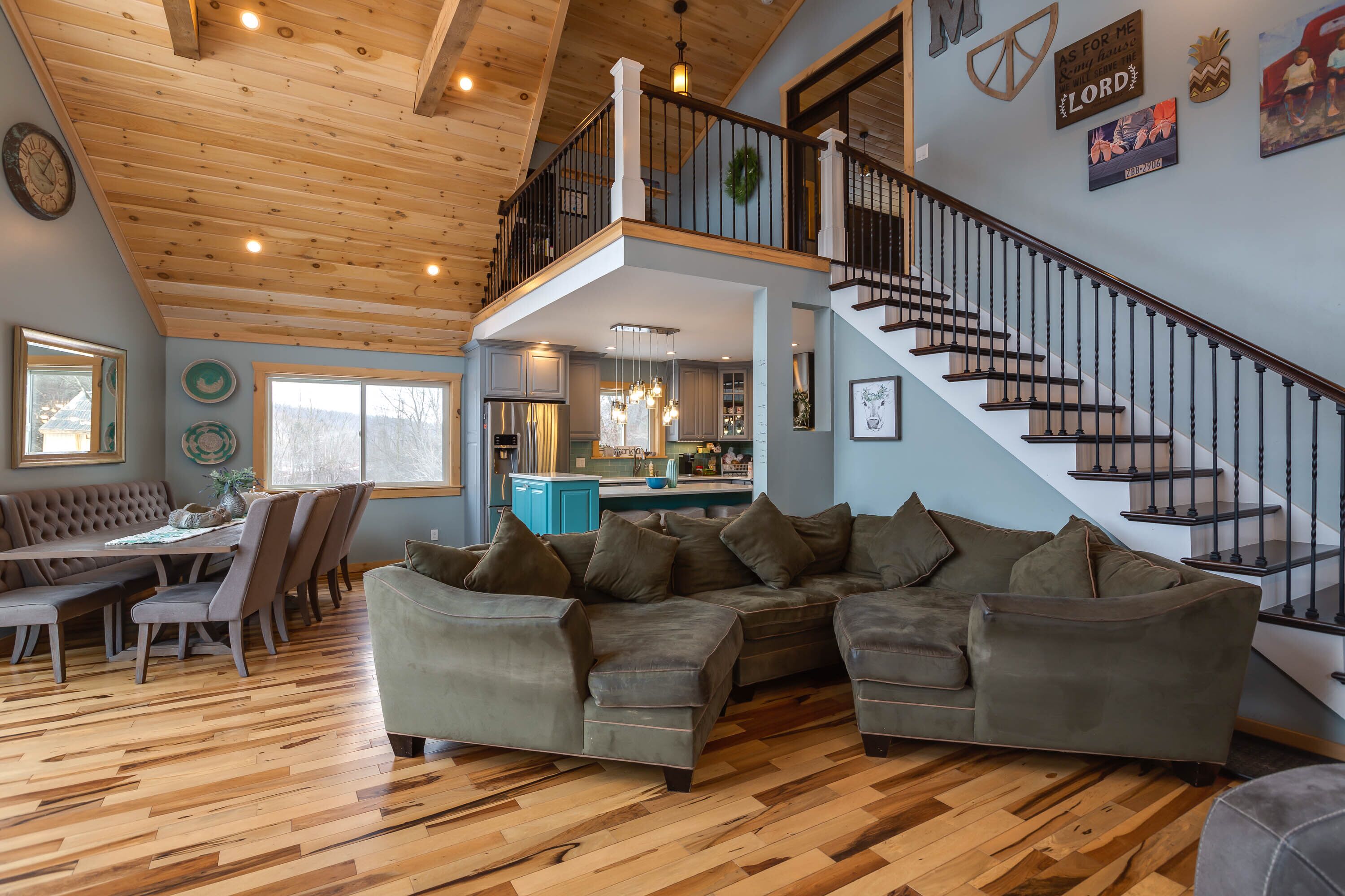 Smart-TV, Kamin, Tischfußball, Tischtennisplatte