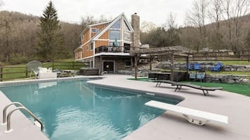 Outdoor pool, a heated pool