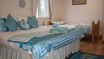 Triple Room | Iron/ironing board, free WiFi